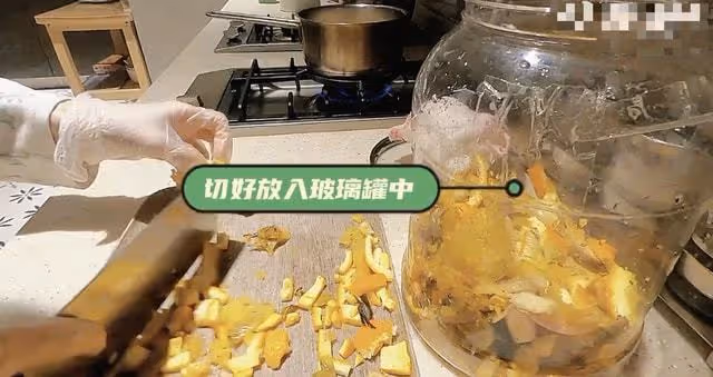 鄭愷老婆曬隔離日常:豪宅內搭帳篷看夜景很愜意,1歲女兒罕露面
