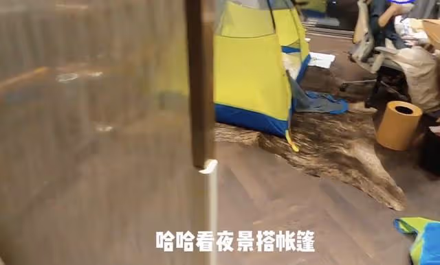 鄭愷老婆曬隔離日常:豪宅內搭帳篷看夜景很愜意,1歲女兒罕露面