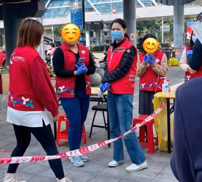 袁詠儀一家深圳生活,高級餐廳吃飯被偶遇,網友贊15歲魔童長很帥