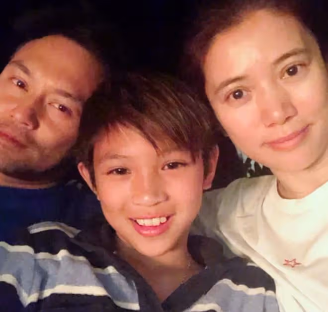 袁詠儀一家深圳生活,高級餐廳吃飯被偶遇,網友贊15歲魔童長很帥