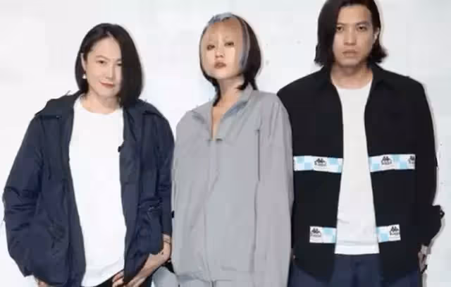 竇唯二女兒近照曝光,劉海遮眼個性十足,與姐姐竇靖童神似雙胞胎