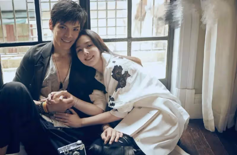 向佐郭碧婷被偶遇,胖十斤徹底變富態,體型越來越像婆婆,鵝蛋臉變大肉臉,網:女神一去不復返