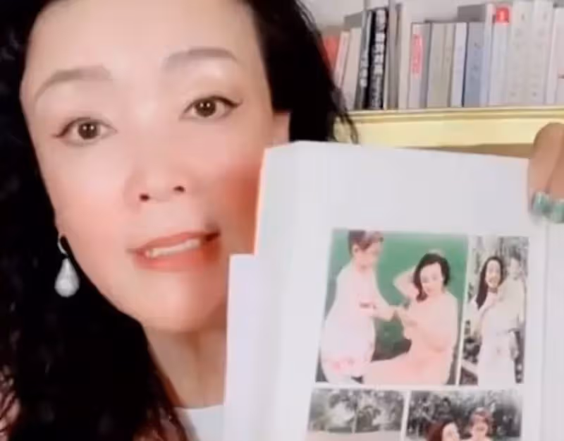 大S兒子汪希箖正臉首曝光!豪宅內給奶奶比心賣萌,五官和汪小菲如復制粘貼
