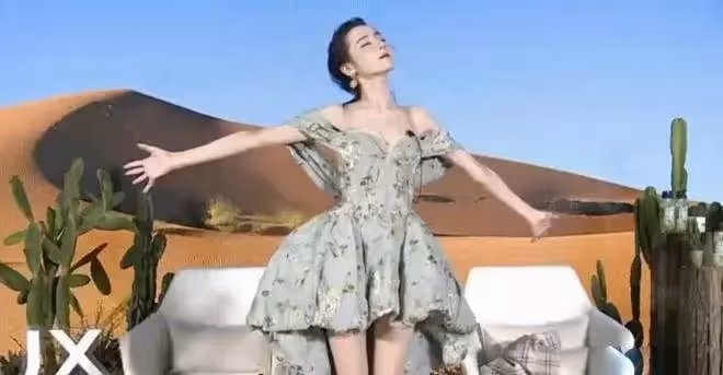 迪麗熱巴直播造型火了，穿蛋糕裙超惹眼，小腿比手臂還細