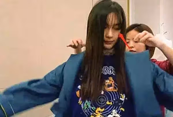baby還沒來得及化妝，導演組卻突襲闖入！素顏照被熱傳，網友：終於現原形了~