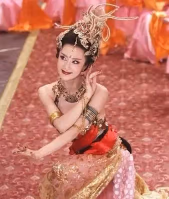 都說劉亦菲太清純無法演蘇妲己！甩出定妝照後，才知道什麼叫「紅顏」