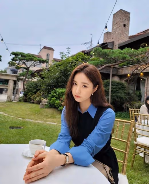 換新公司後一直"靠臉"營業的神顏女演員,上了30歲反而高興?