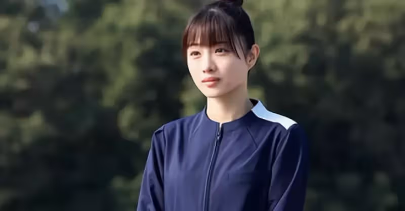 妻子出差隔天，家裡收到她閨蜜送來的錦旗「感謝服務」，丈夫離婚