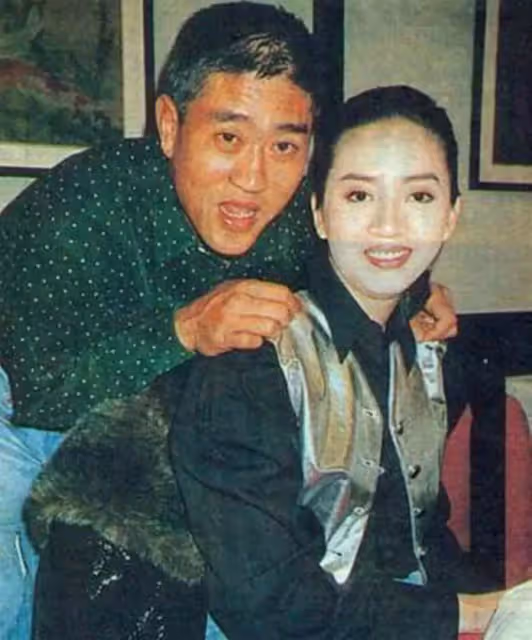 19張「無法重拍」照片,穿泳裝的藍潔瑛劉嘉玲,陳百強冬泳,鄧麗君騎木馬