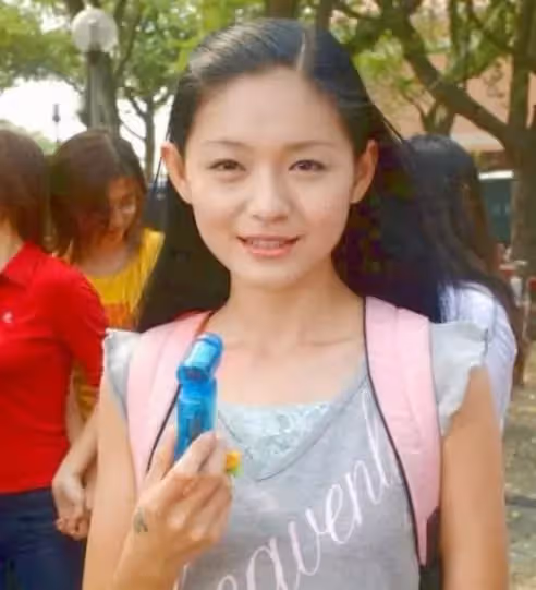 大S年輕時有多美?十年前未P照片曝光,被劉德華稱讚美似張曼玉,周渝民誇她是仙女