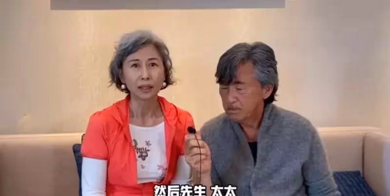 61歲葉倩文真的老了,穿防曬衣夫妻罕見同框,膚質皺巴巴像小老太