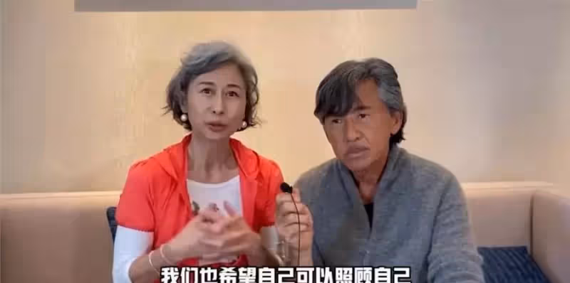 61歲葉倩文真的老了,穿防曬衣夫妻罕見同框,膚質皺巴巴像小老太