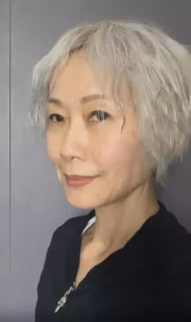 59歲葉童慶生,滿頭白髮胡亂披散,眼窩凹陷面部皺紋橫生被指變化太大,狀態引人擔憂