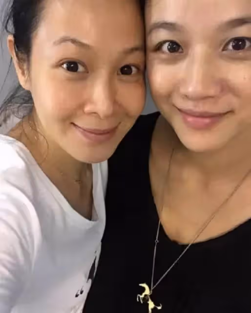 明星曬素顏照,劉若英脖頸紋明顯,梅婷雀斑嚴重,劉德華素顏朝天不顯老
