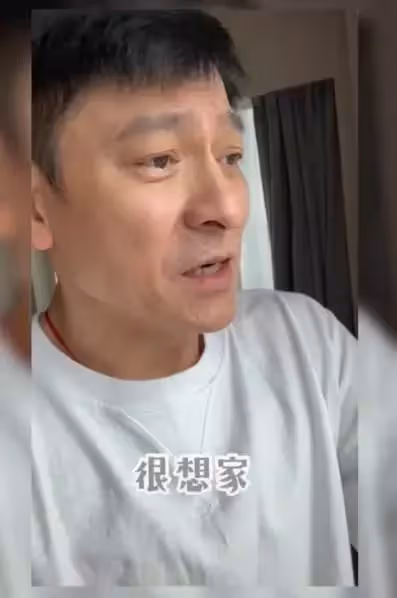 明星曬素顏照，劉若英脖頸紋明顯，梅婷雀斑嚴重，劉德華素顏朝天不顯老