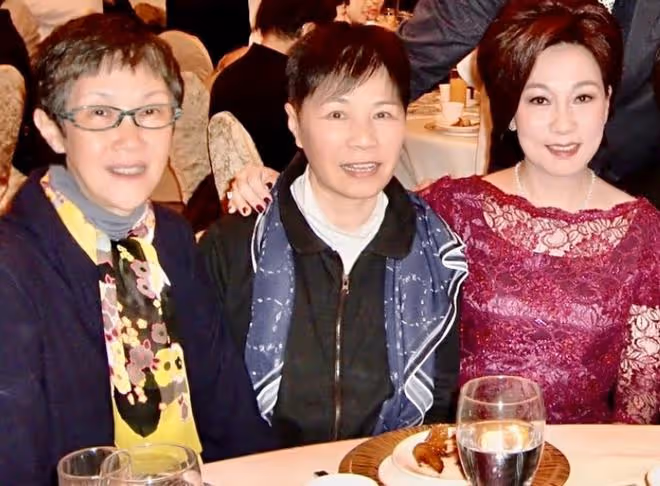 黃韻詩息影29年近照曝光,現身靈堂送別好友,一身素衣神情哀傷