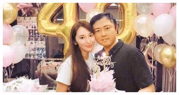 41歲吳佩慈4胎產後現身,打扮樸素顏值下跌,昔日女神似路人!網歎:豪門不易,女神怎麼這麼老了?