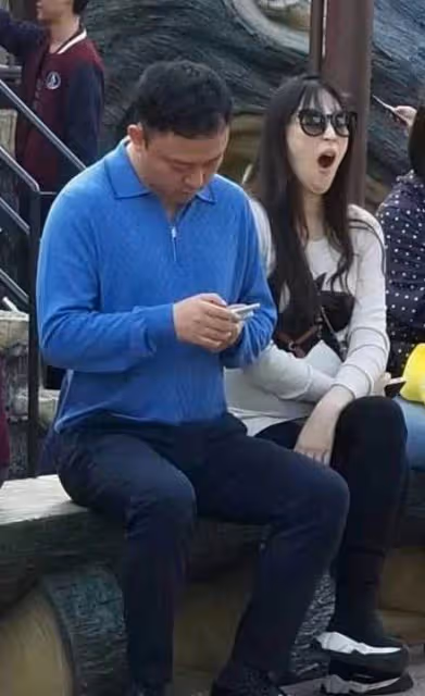 41歲吳佩慈4胎產後現身,打扮樸素顏值下跌,昔日女神似路人!網歎:豪門不易,女神怎麼這麼老了?