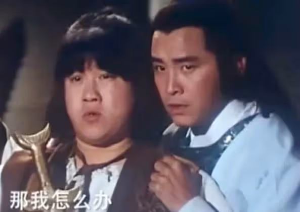 秦沛姜大衛一家十口全家福曝光,兩家人餅印一樣,顏值氣質相當出眾,網贊:全都是明星臉