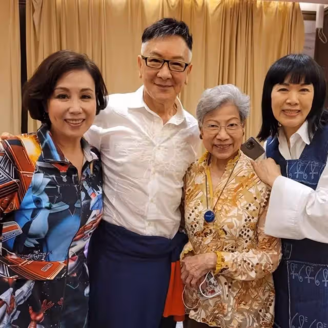 老戲骨大聚會!胡楓、羅蘭、盧苑茵等老戲骨歡聚一堂 佘詩曼也陪媽媽出鏡 網友:大家都很慈眉善目