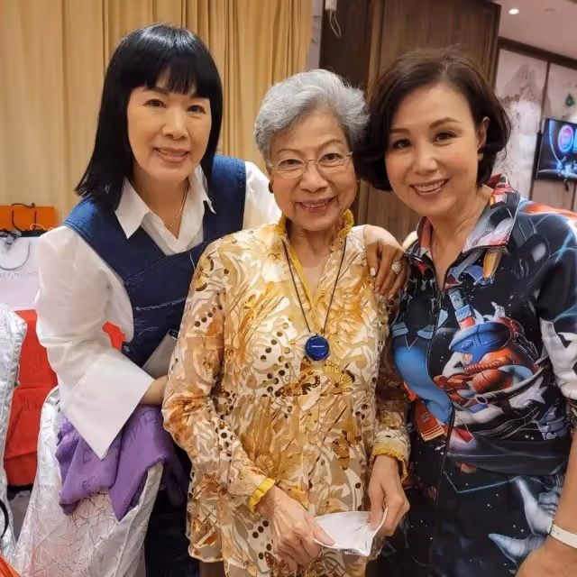 老戲骨大聚會!胡楓、羅蘭、盧苑茵等老戲骨歡聚一堂 佘詩曼也陪媽媽出鏡 網友:大家都很慈眉善目