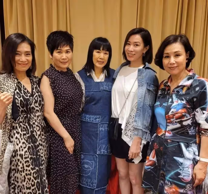 老戲骨大聚會!胡楓、羅蘭、盧苑茵等老戲骨歡聚一堂 佘詩曼也陪媽媽出鏡 網友:大家都很慈眉善目