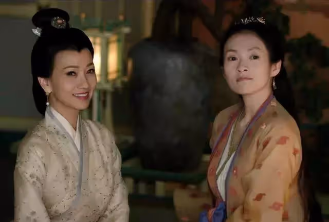 老態驚人!葉童身形暴瘦 美顏狀態下「滿臉皺紋」 比大七歲趙雅芝老太多!網歎:歲月催人老