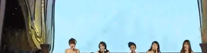 曾被保送武大和北外,後參加快女落選簽約天娛,出演小黑魔仙爆火