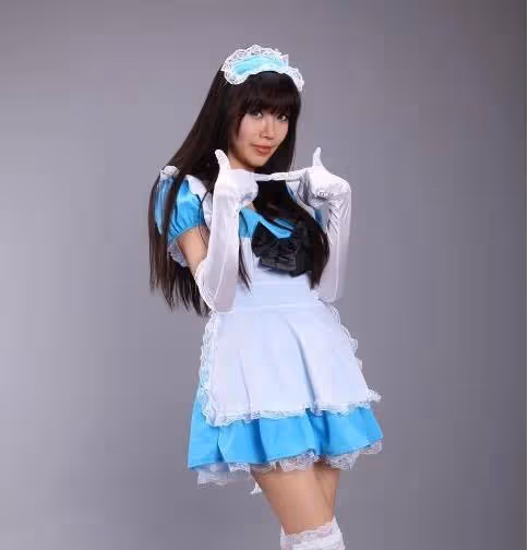 曾被保送武大和北外,後參加快女落選簽約天娛,出演小黑魔仙爆火