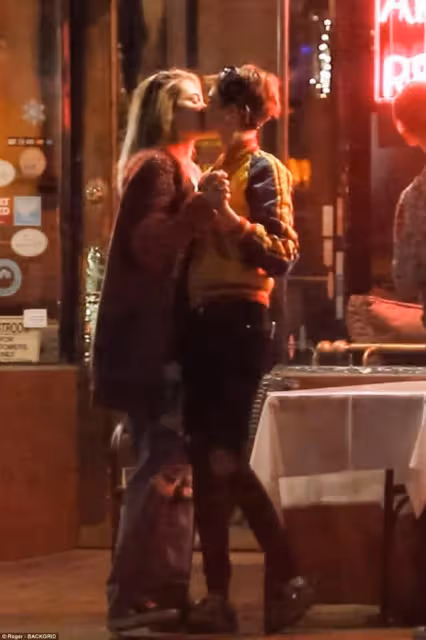 麥可傑克森7歲兒長大了!當年「濃眉大眼+長髮」被說超不像 如今20歲「五官一比對」:跟老爸一樣