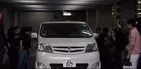 作為「四大天王」的劉德華,也太低調了,車庫裡只有三輛車