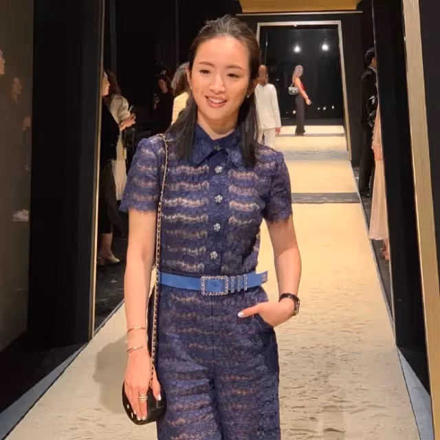 36歲林依晨罕見「穿蕾絲裙」性感走秀,女神P圖前後顏值差距大!