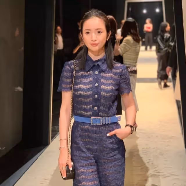 36歲林依晨罕見「穿蕾絲裙」性感走秀,女神P圖前後顏值差距大!