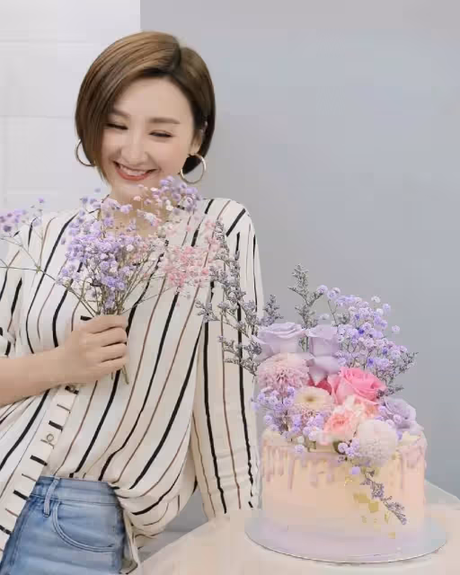 TVB力捧花旦高海甯曬迷人S曲線,超高難度瑜伽動作獲贊,穿緊身褲十分帶感, 網友:絕佳好身材