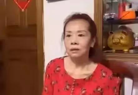 照顧去世僱主兒子十幾年,花光女兒全部嫁妝,上街乞討為其治病:最美女傭
