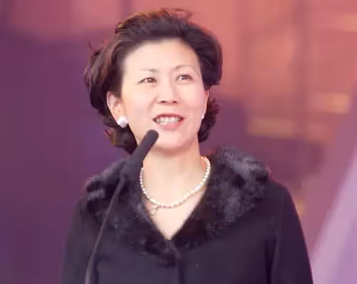 首富晚年生活!93歲李嘉誠罕攜「小33歲女友現身」十指緊扣 念亡妻「相戀27年」至今不結婚