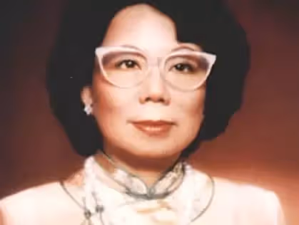 首富晚年生活!93歲李嘉誠罕攜「小33歲女友現身」十指緊扣 念亡妻「相戀27年」至今不結婚