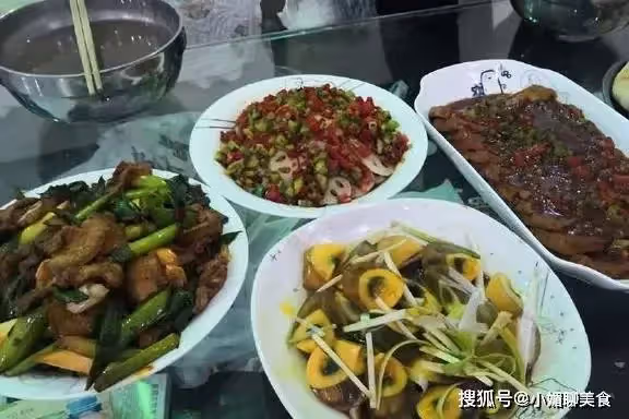 弟弟帶女友回家吃飯,我熱情招待,親媽一句話,明白我才是客人