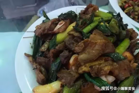 弟弟帶女友回家吃飯,我熱情招待,親媽一句話,明白我才是客人
