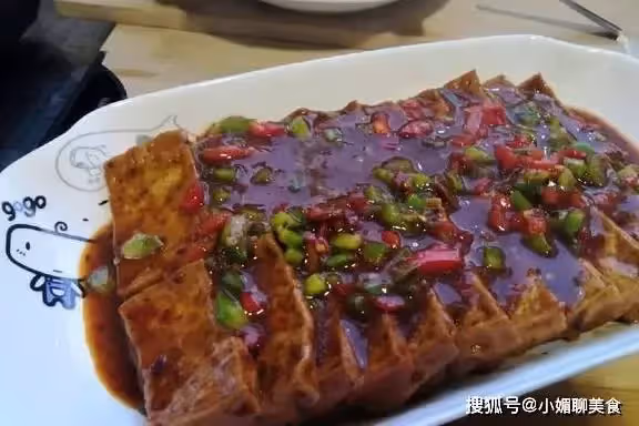 弟弟帶女友回家吃飯,我熱情招待,親媽一句話,明白我才是客人
