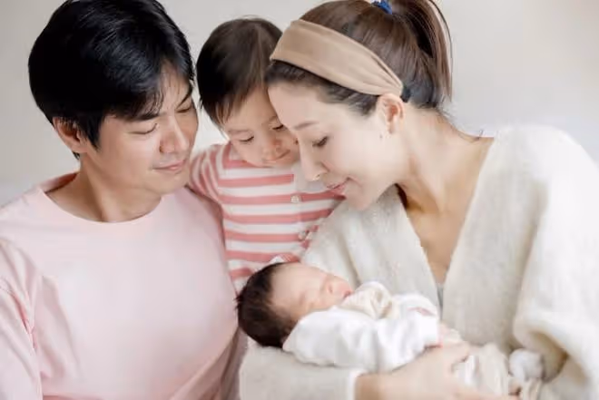 楊怡夫婦開派對為女兒慶生,2歲愛女大眼像爸,老公不介意要三胎