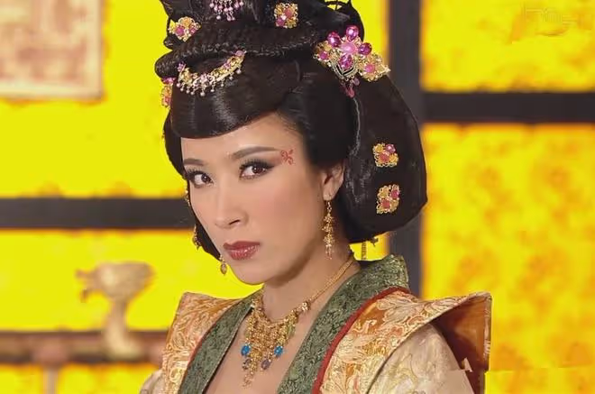楊怡夫婦開派對為女兒慶生,2歲愛女大眼像爸,老公不介意要三胎