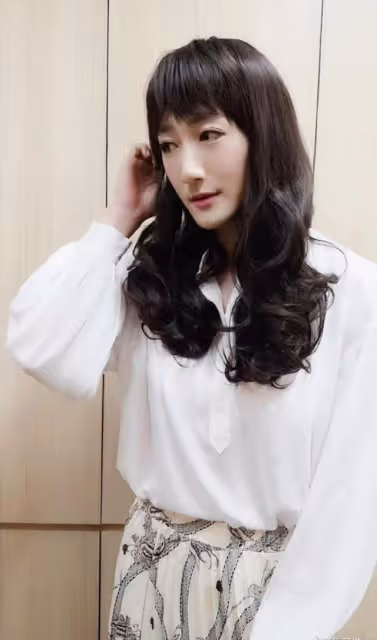 前TVB知名男星扮女人跳舞化身天氣小姐,自言反串最像林夏薇