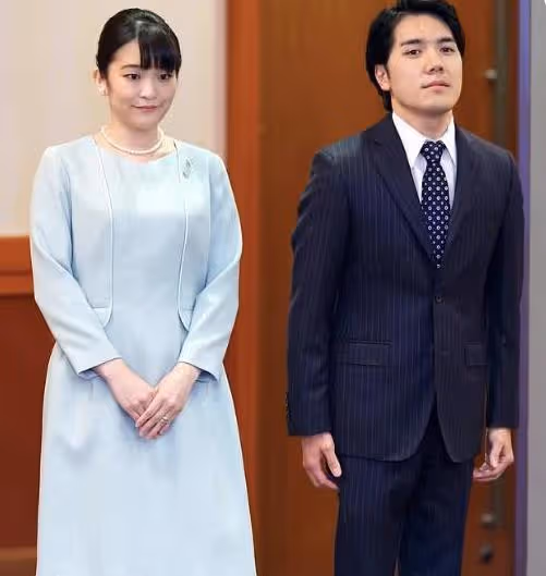 小室圭二考沒通過,真子上街被記者對臉拍,公主心態真好沒生氣