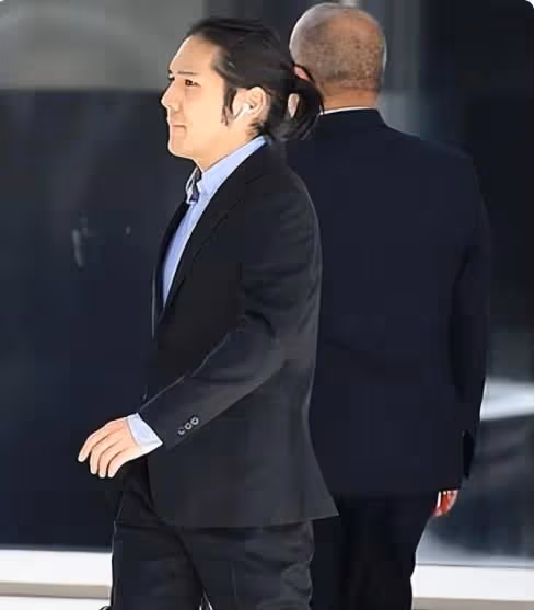 小室圭二考沒通過,真子上街被記者對臉拍,公主心態真好沒生氣