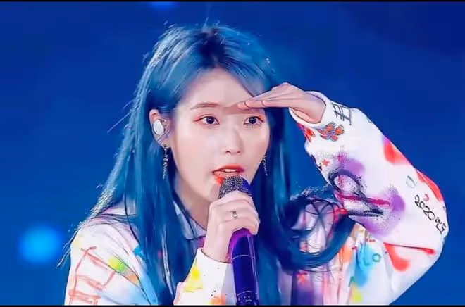 南韓第一女solo,演藝事業發展順利,收穫黃子韜為迷弟