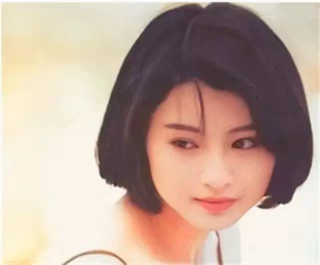 玉女打星李賽鳳,富豪丈夫一則聲明讓她身敗名裂,一夜成港圈笑話