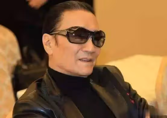 差距49歲爺孫戀!謝賢身邊「從來不缺女人」 她被養了12年「用青春換來2千萬」今35歲現況曝光