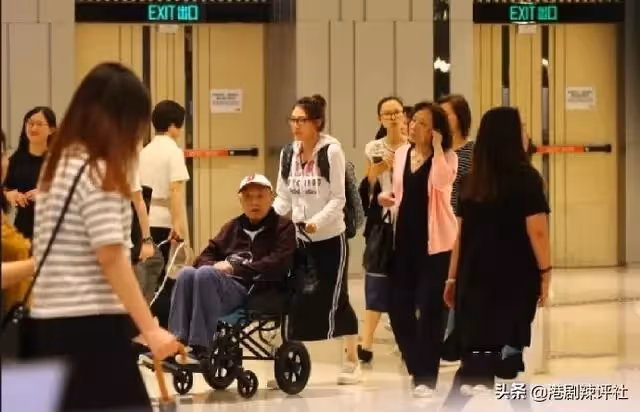女星為照顧雙親「10年不肯談戀愛 」! 放棄大好事業「花百萬積蓄」只想在爸媽身邊:他們年輕太辛苦了