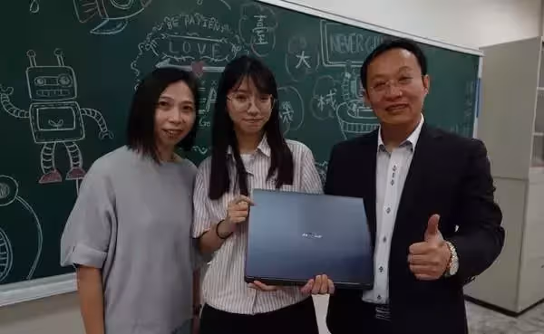 窮到母女共吃一碗滷肉飯!單親女學生「領低收12年」不想辜負恩情,她拚上臺大機械放榜後落淚:我終於可以照顧媽媽了!